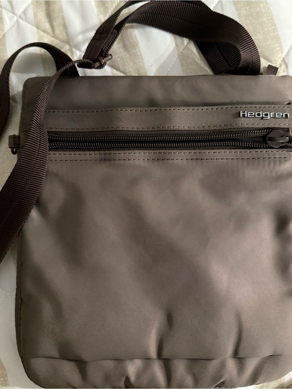 Hedgren new light brown with contrast darker brown strap handbag.9”tall x8” x1”